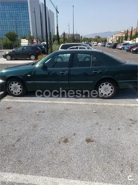 Usado Mercedes E300 Elegance 177 CV (130 kW) 1996 Verde Familiar