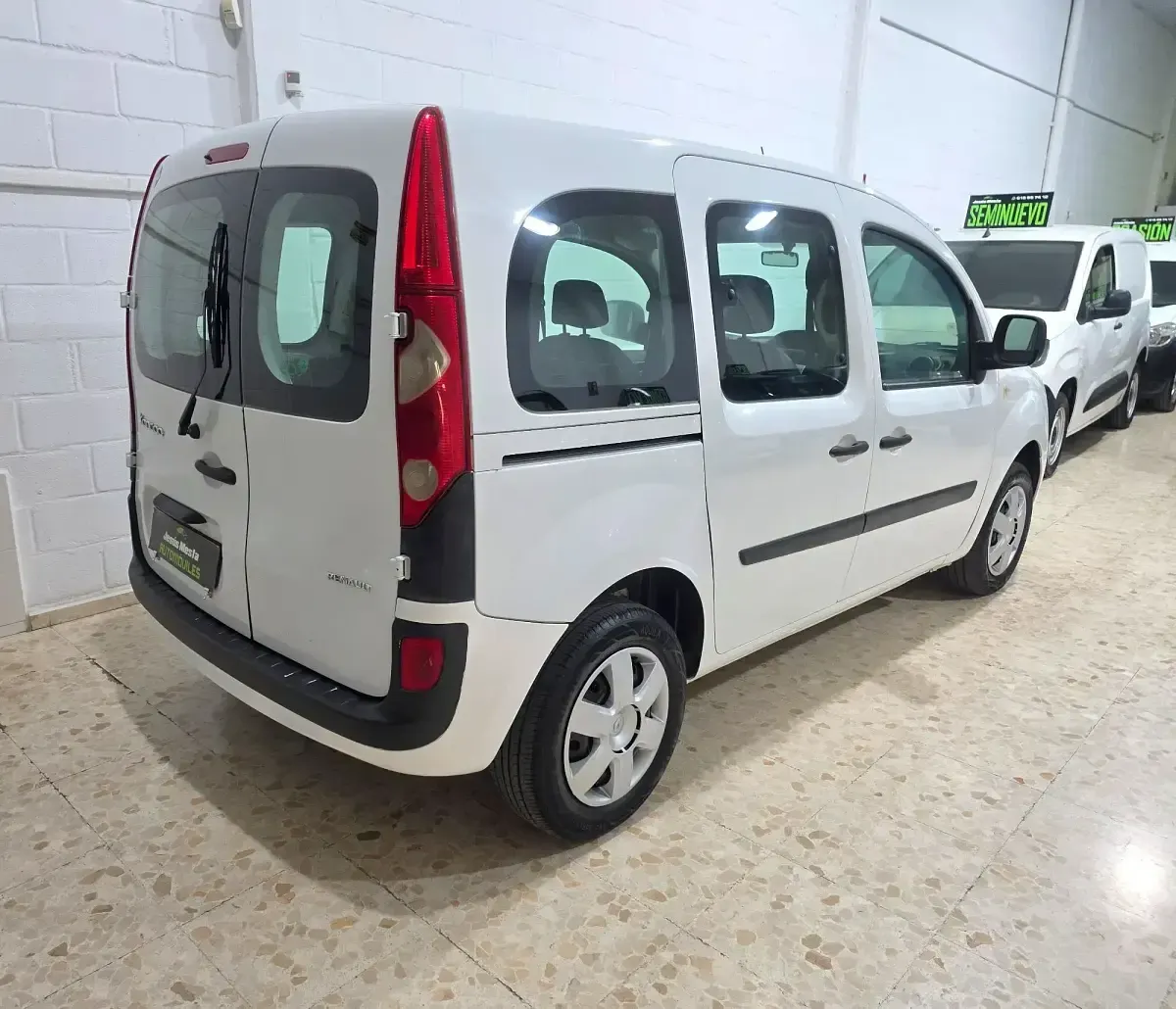Usado Renault Kangoo 75 CV (55 kW) 2012 Blanco Monovolumen