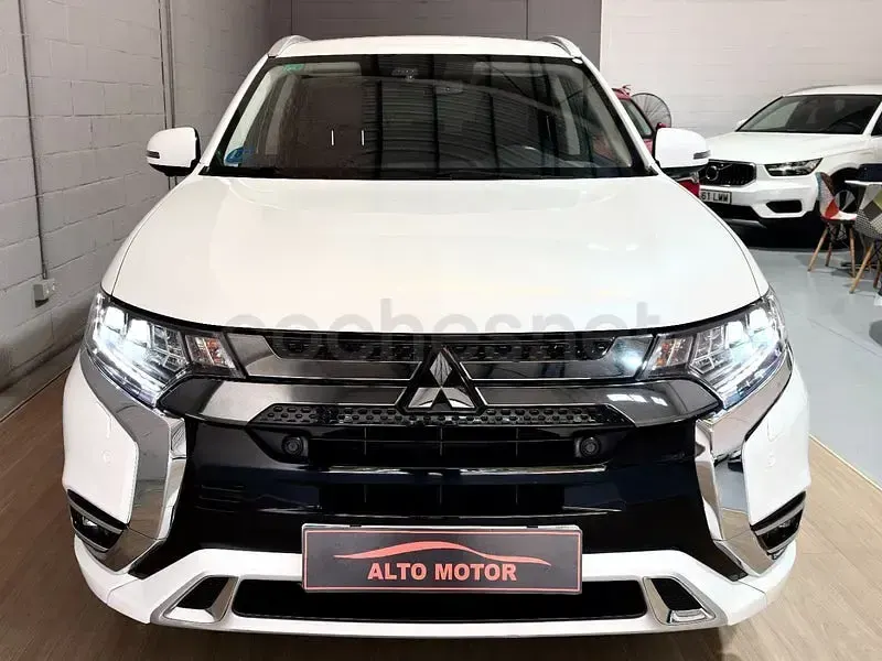 Usado Mitsubishi Outlander P-HEV 224 CV (164 kW) 2021 Blanco SUV