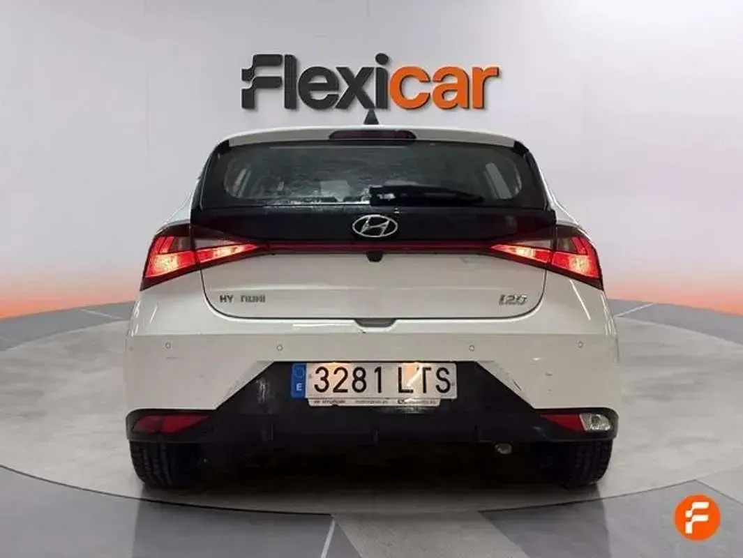 Usado Hyundai i20 101 CV (74 kW) 2021 Blanco Utilitario