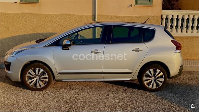 Usado Peugeot 3008 Allure 115 CV (84 kW) 2014 Gris / plata Berlina