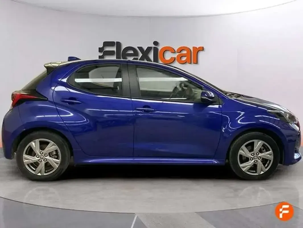 Usado Toyota Yaris Hybrid Active 92 CV (67 kW) 2025 Azul Berlina