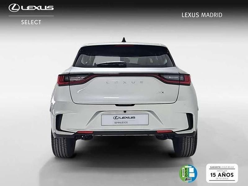 Usado Lexus LBX 136 CV (100 kW) 2025 Plateado SUV