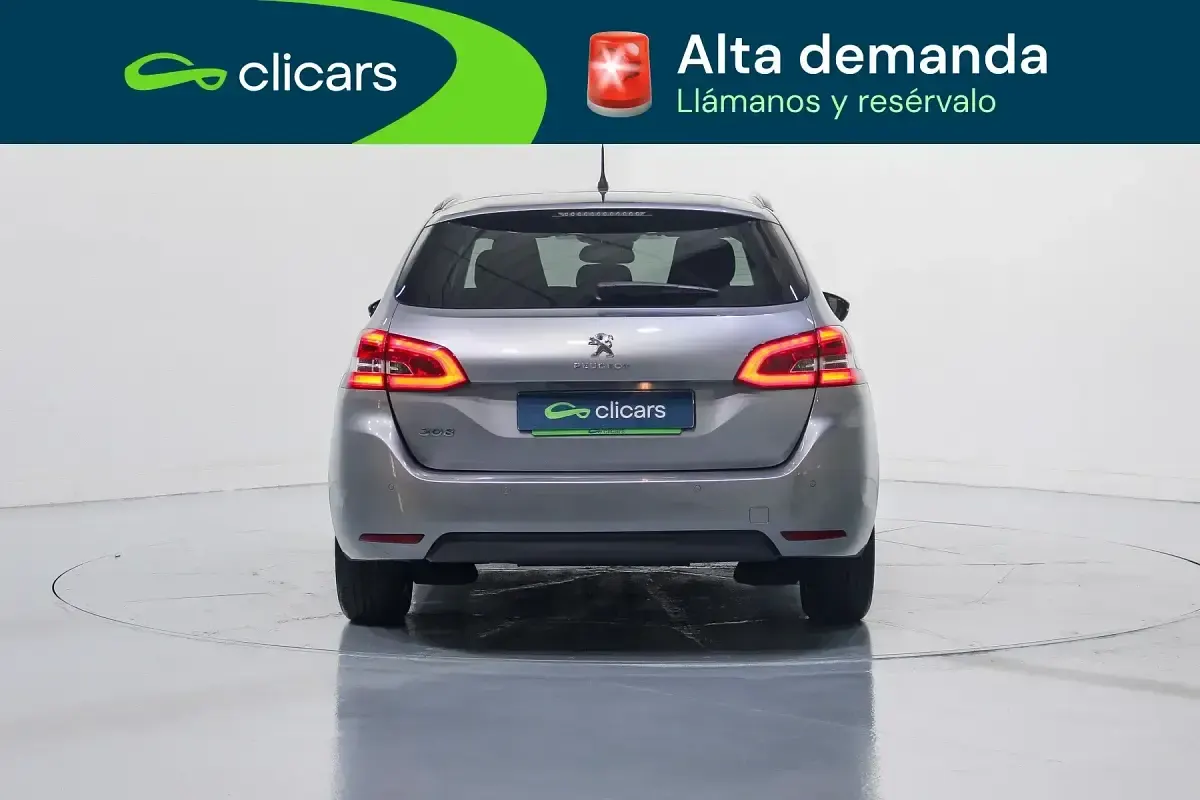 Usado Peugeot 308 SW Style 130 CV (95 kW) 2016 Gris / plata Familiar