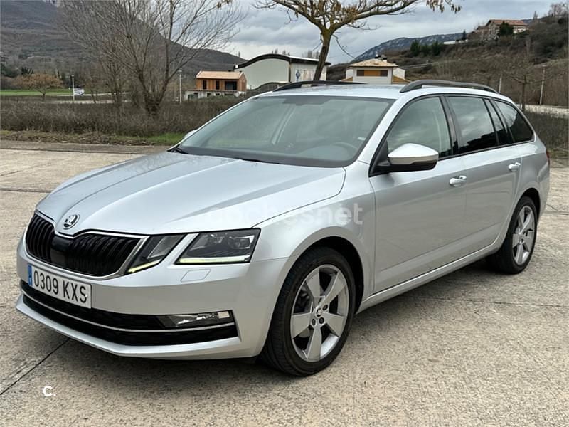 Gris / plata Usado 2019 Skoda Octavia Style Familiar | 6500 € (Un poco caro) - Imagen 1/4