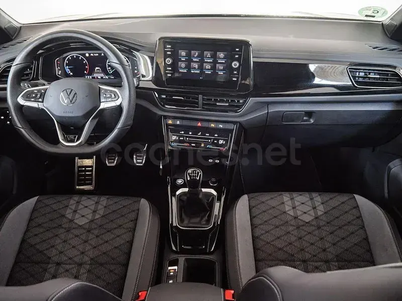 Usado VW T-Roc R-line 115 CV (84 kW) 2025 Gris / plata SUV