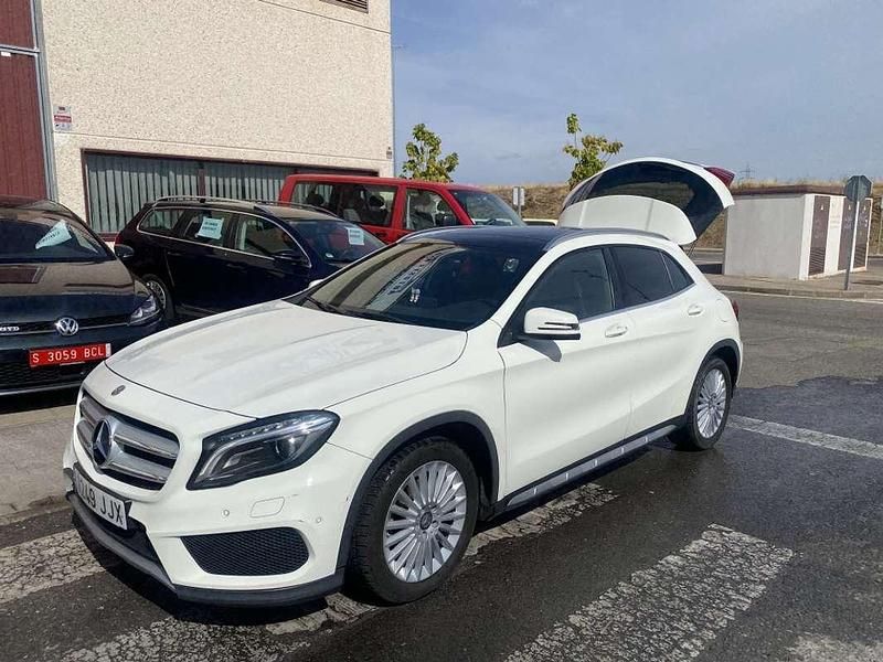Blanco Usado 2015 Mercedes GLA200 AMG line SUV | 17.500 € (Caro) - Imagen 1/4