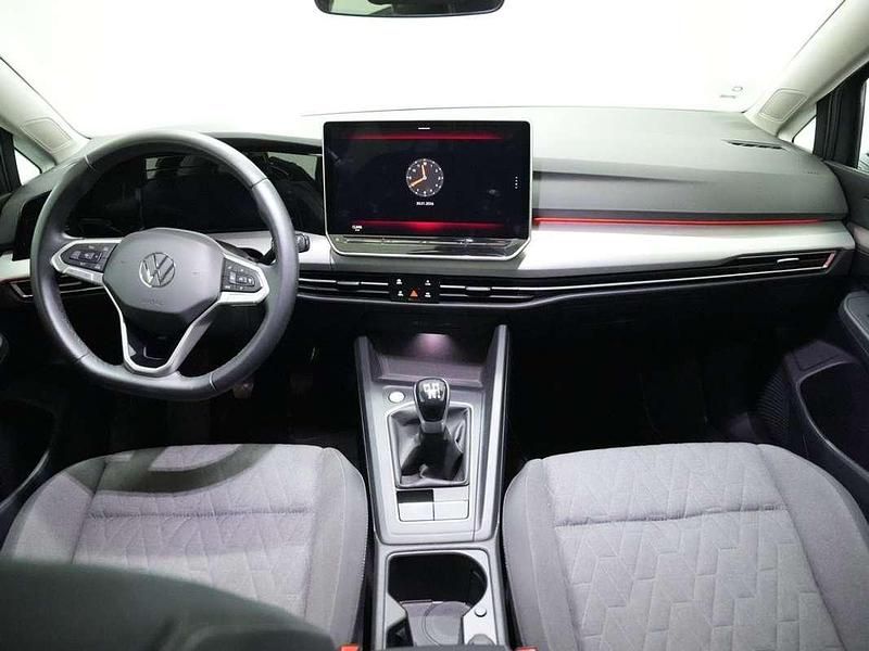 Usado VW Golf VIII 116 CV (85 kW) 2025 Gris Utilitario