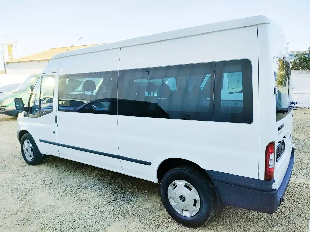 Usado Ford Transit Trend 125 CV (91 kW) 2015 Blanco Familiar