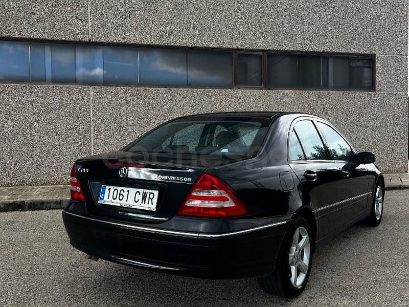 Usado Mercedes C180 Avantgarde 143 CV (105 kW) 2004 Negro Berlina