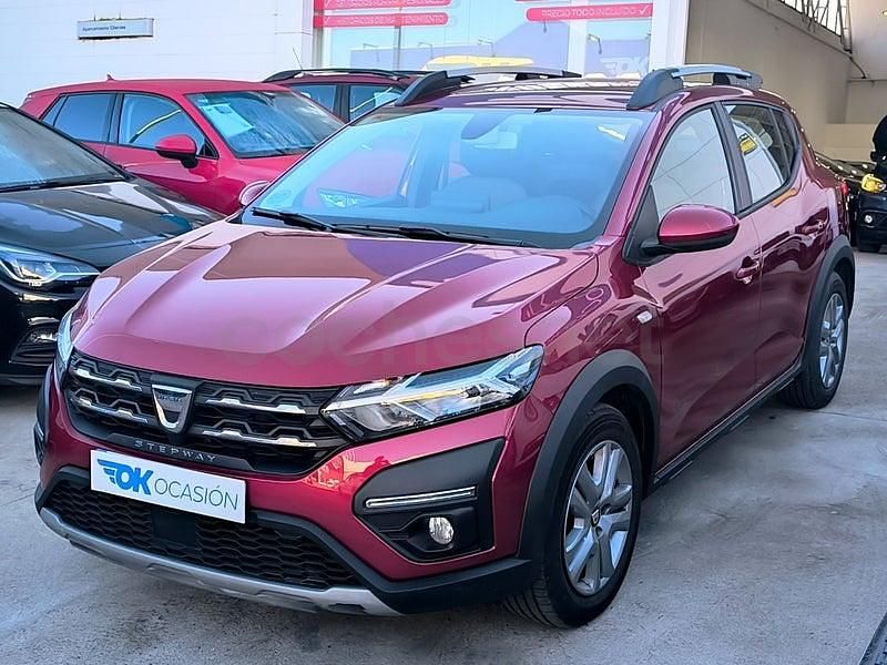 Usado Dacia Sandero Comfort 91 CV (66 kW) 2021 Granate Berlina