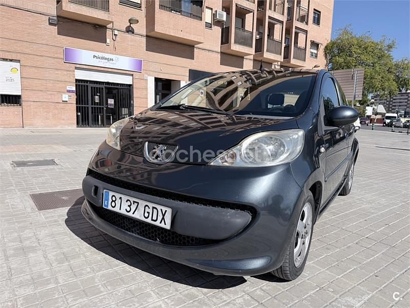 Usado Peugeot 107 54 CV (39 kW) 2008 Negro Utilitario