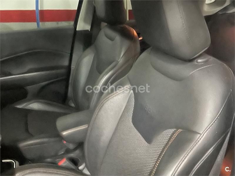 Usado Jeep Compass Limited 140 CV (102 kW) 2018 Gris / plata SUV