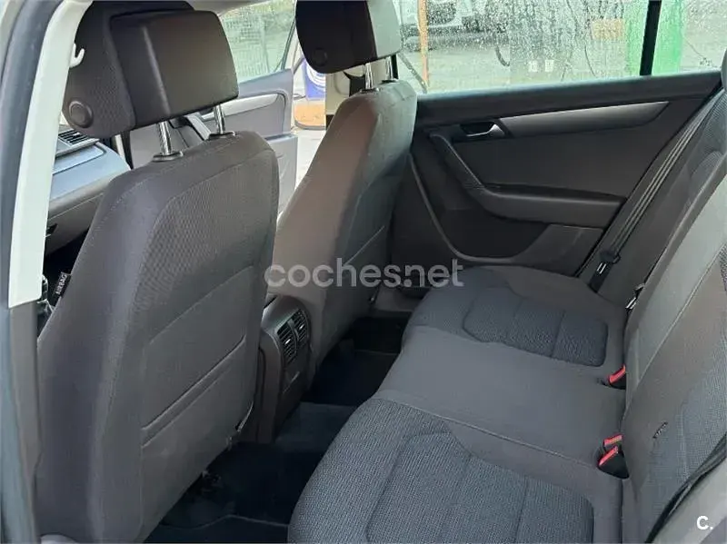 Usado VW Passat Advance 140 CV (102 kW) 2014 Gris / plata Berlina