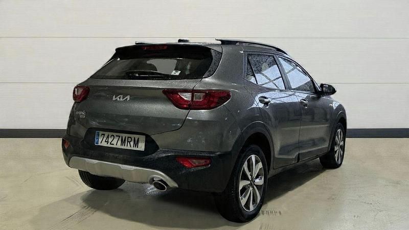 Usado Kia Stonic 100 CV (73 kW) 2024 Gris SUV