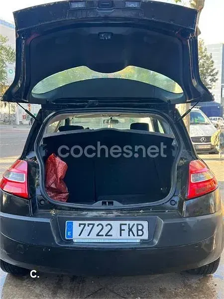 Usado Renault Mégane Dynamique 85 CV (62 kW) 2006 Negro Berlina