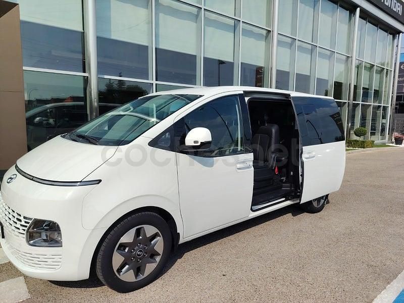 Usado Hyundai Staria 177 CV (130 kW) 2022 Blanco Monovolumen