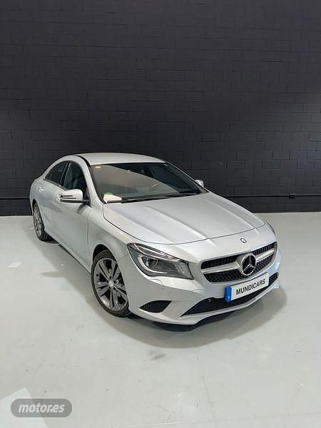 Usado Mercedes CLA220 Urban 170 CV (125 kW) 2014 Plateado Berlina