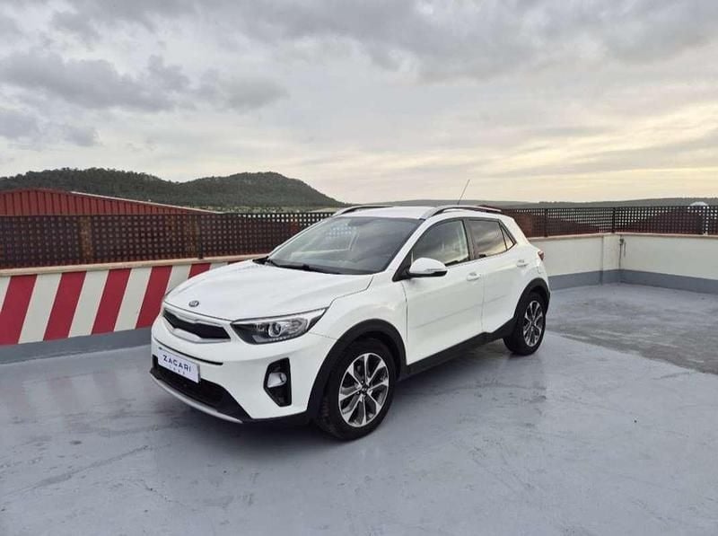 Blanco Usado 2015 Toyota Yaris Active Utilitario | 12.900 € (Un poco caro) - Imagen 1/4