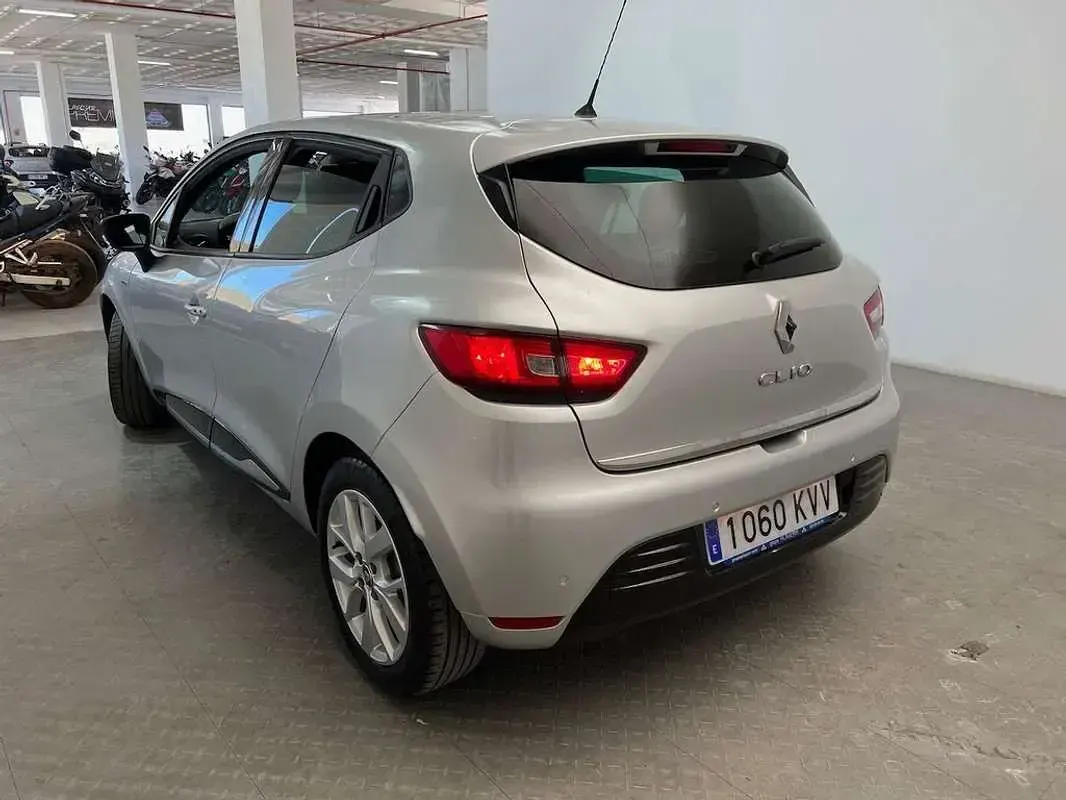 Usado Renault Clio IV LIMITED 90 CV (66 kW) 2019 Gris Utilitario