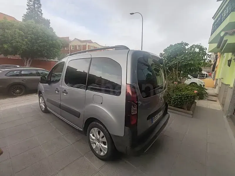 Usado Citroën Berlingo Feel 110 CV (80 kW) 2018 Gris / plata Monovolumen