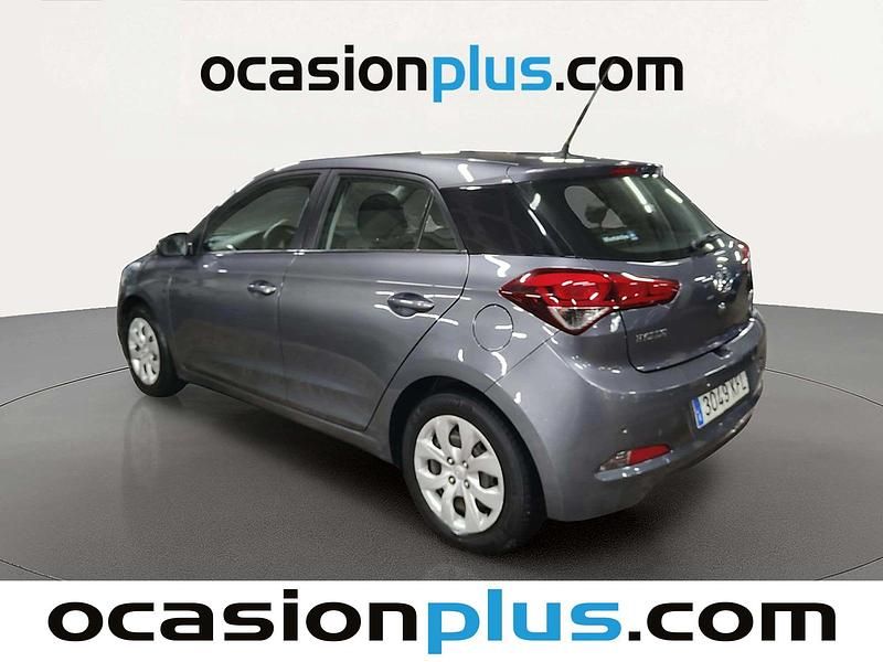 Usado Hyundai i20 100 CV (73 kW) 2017 Gris Utilitario