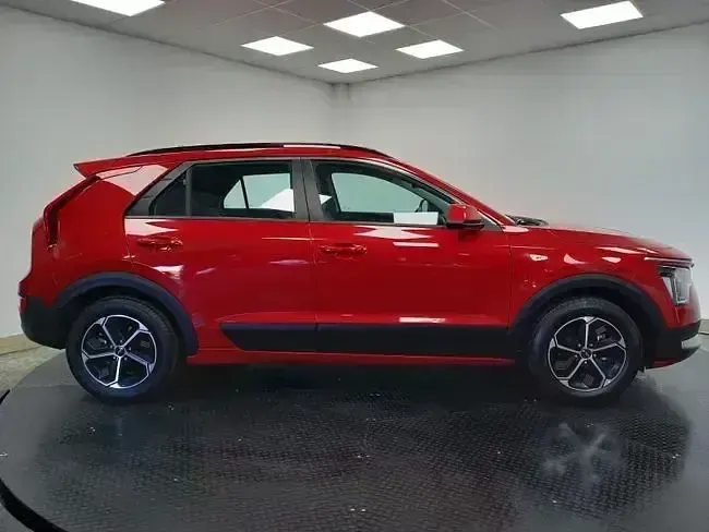 Begagnad Kia Niro 143 HK (105 kW) 2022 Röd SUV