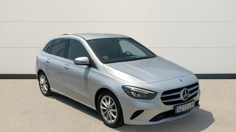 Usado Mercedes B180 136 CV (100 kW) 2019 Gris / plata Monovolumen