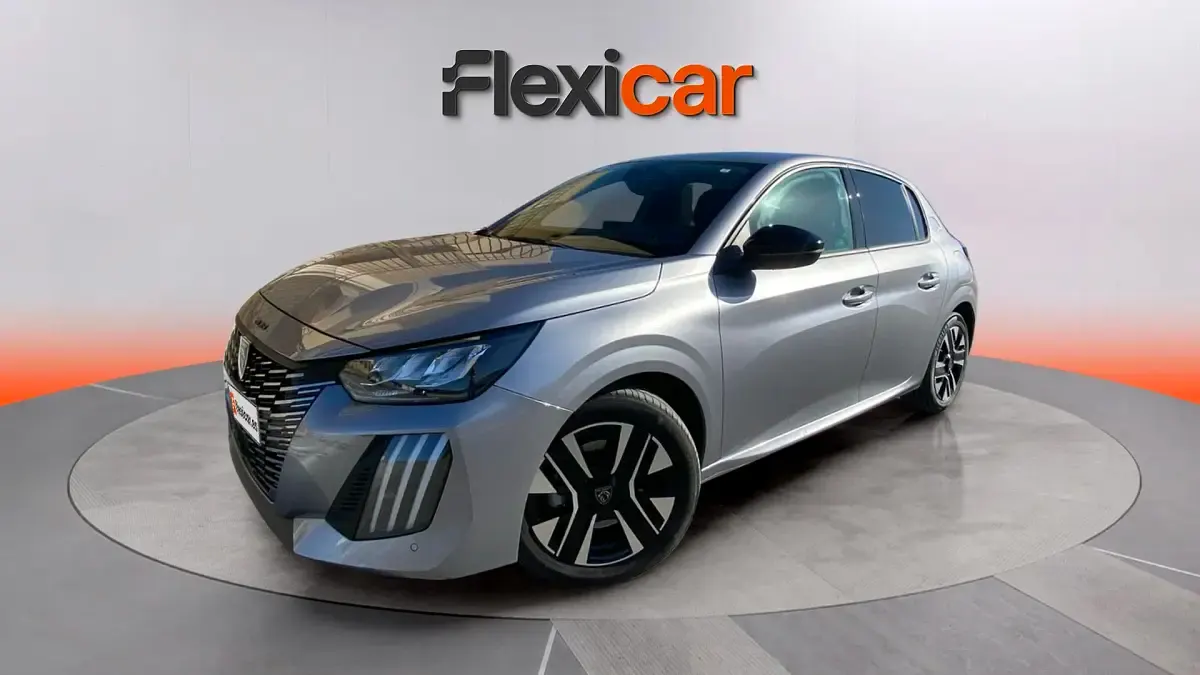 Usado Peugeot 208 Allure 101 CV (74 kW) 2025 Gris Utilitario