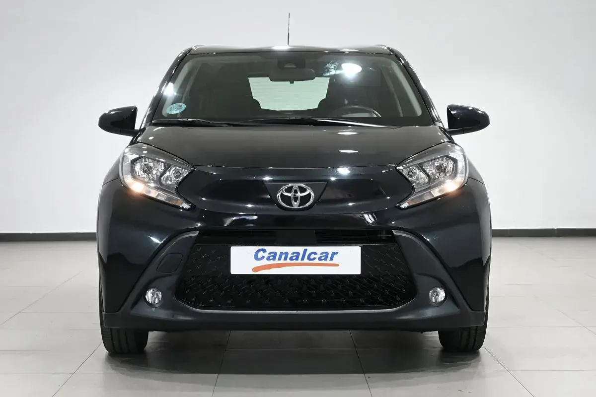 Usado Toyota Aygo X Play 72 CV (52 kW) 2022 Negro SUV