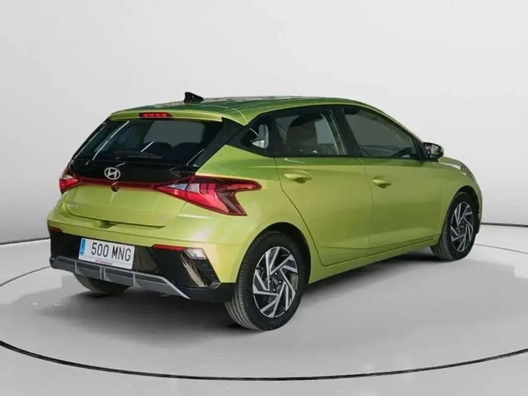 Usado Hyundai i20 101 CV (74 kW) 2024 Verde Utilitario