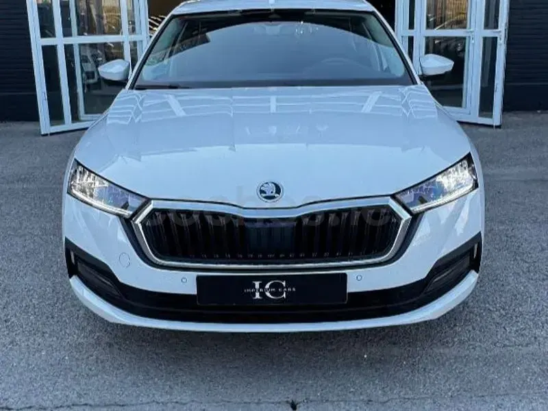 Usado Skoda Octavia Ambition 150 CV (110 kW) 2021 Blanco Berlina