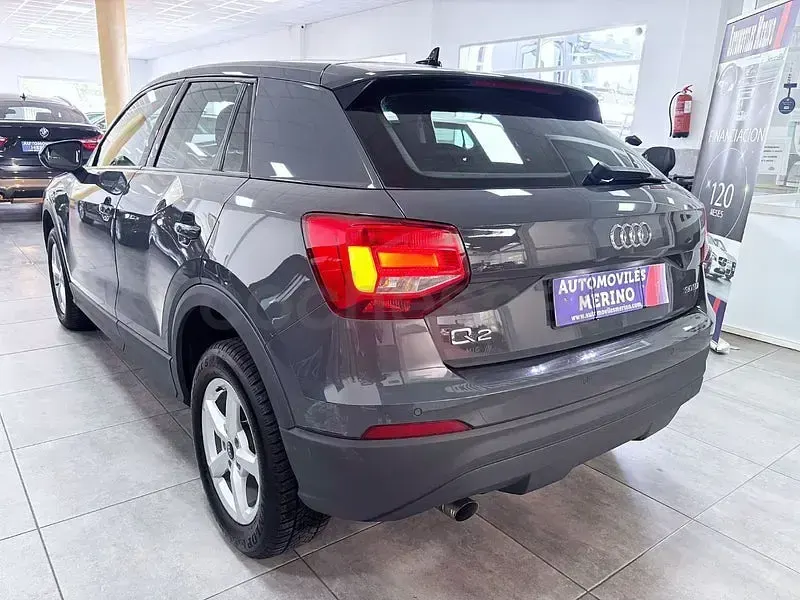 Usado Audi Q2 Advanced Plus 116 CV (85 kW) 2020 Gris / plata SUV