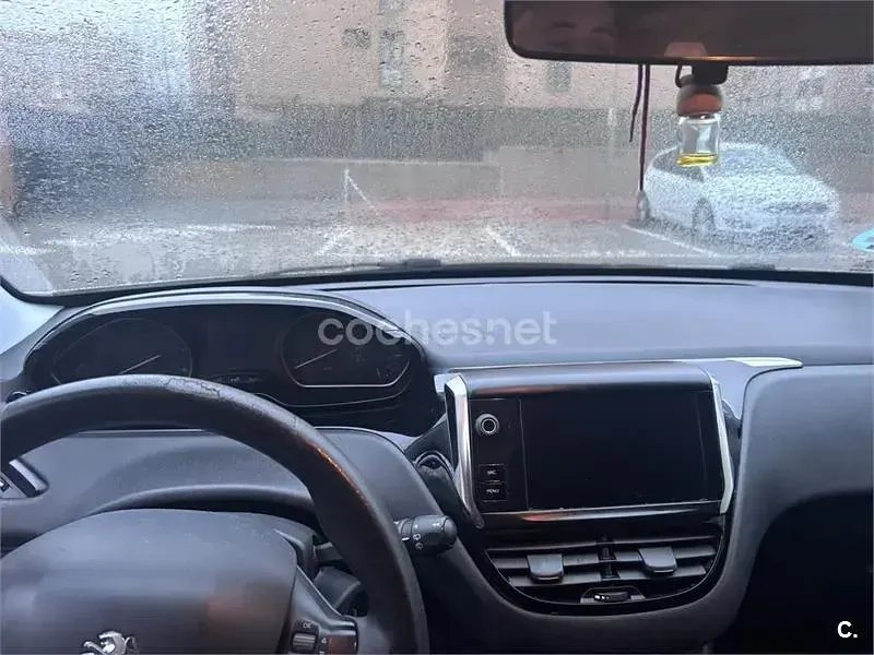 Usado Peugeot 208 Active 99 CV (72 kW) 2019 Blanco Utilitario