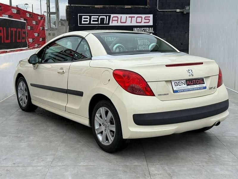 Usado Peugeot 207 CC 120 CV (88 kW) 2008 Beige Descapotable