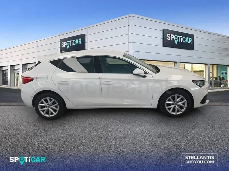 Usado Seat Leon Style 116 CV (85 kW) 2025 Blanco Berlina