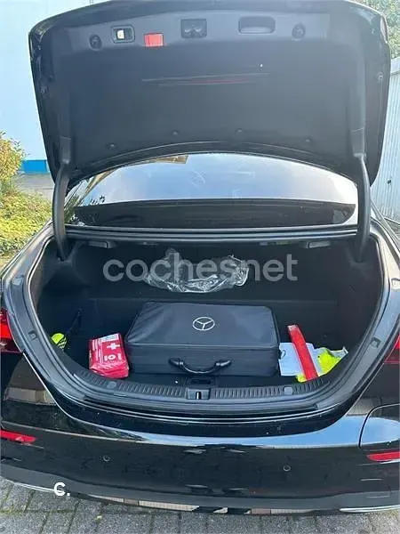 Usado Mercedes E300 306 CV (225 kW) 2022 Negro Berlina
