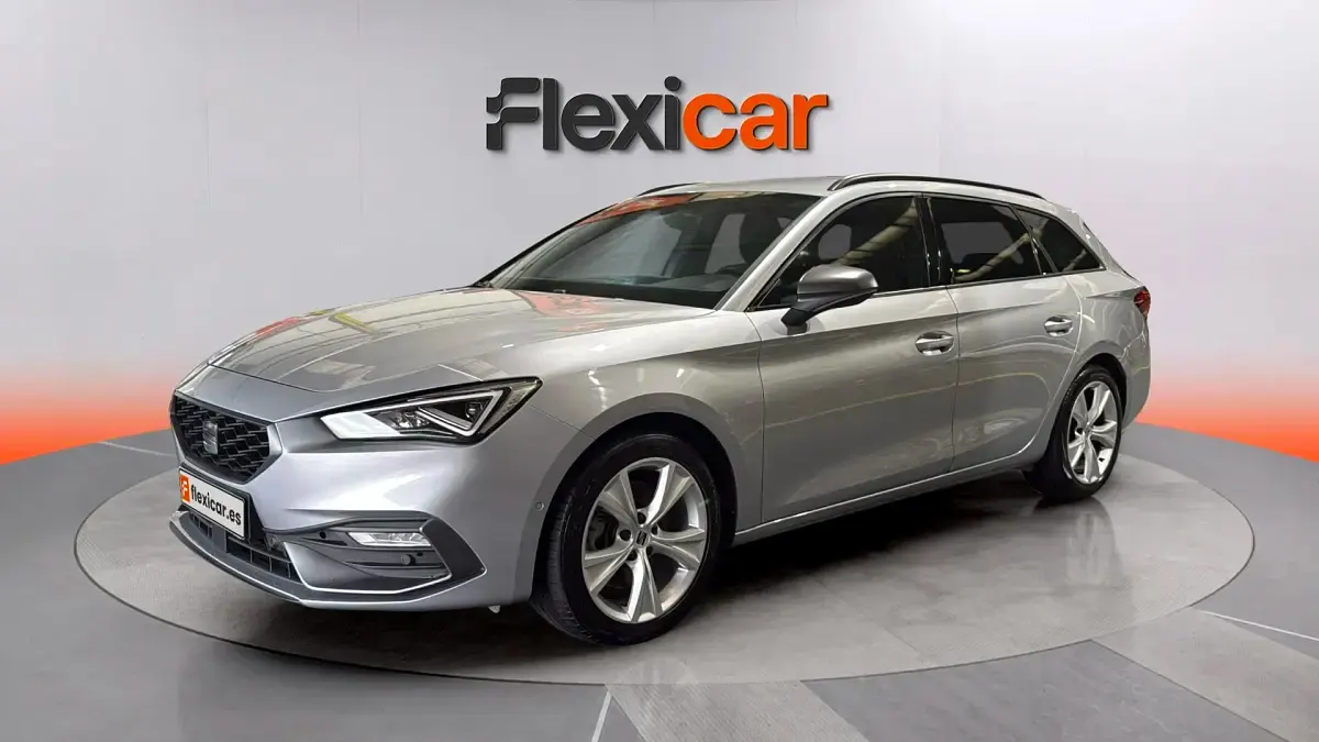 Usado Seat Leon FR 150 CV (110 kW) 2022 Gris Familiar