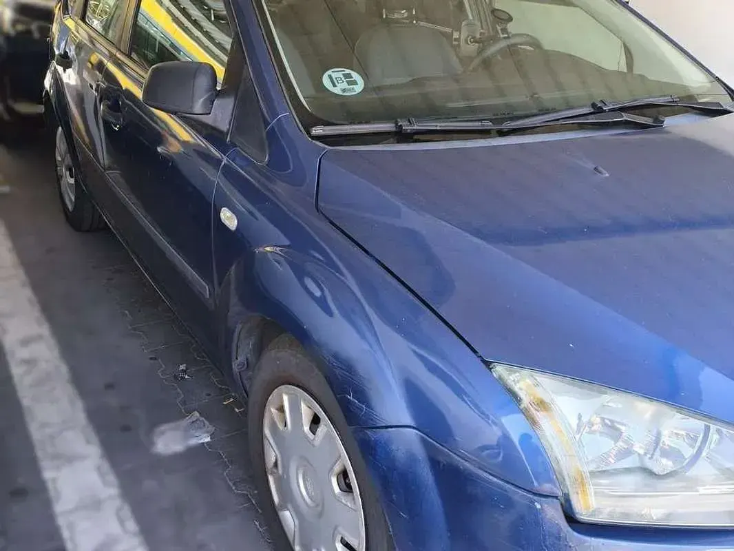 Usado Ford Focus Trend 101 CV (74 kW) 2005 Azul Utilitario
