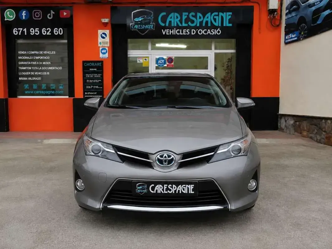 Usado Toyota Auris Hybrid 136 CV (100 kW) 2018 Gris Utilitario
