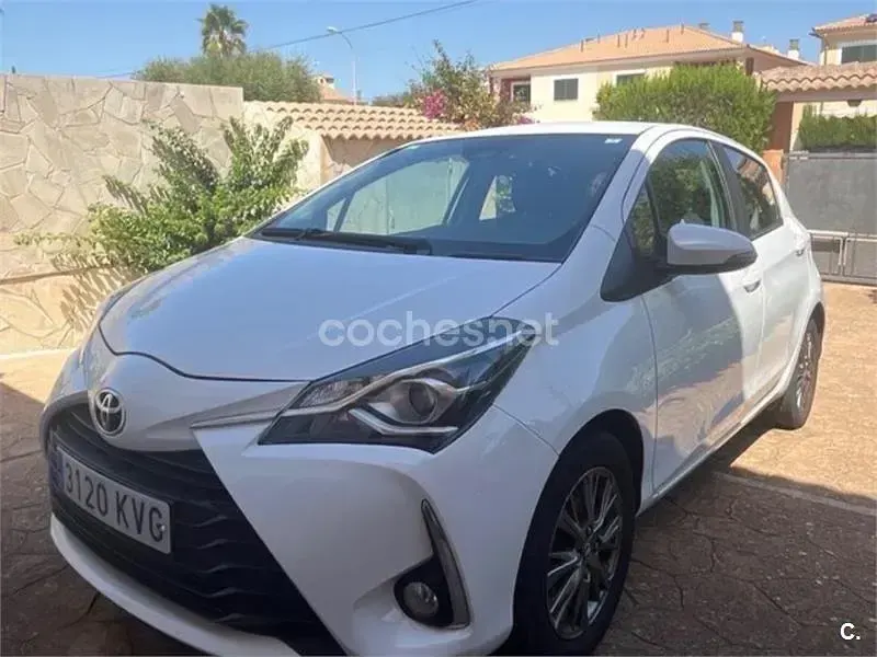 Usado Toyota Yaris Active 111 CV (81 kW) 2019 Blanco Berlina