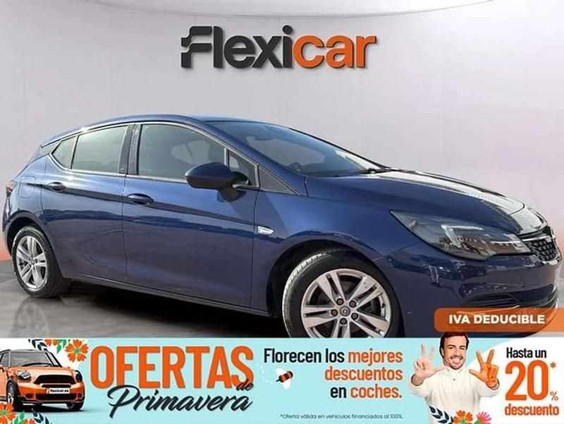 Usado Opel Astra 110 CV (80 kW) 2020 Azul Berlina