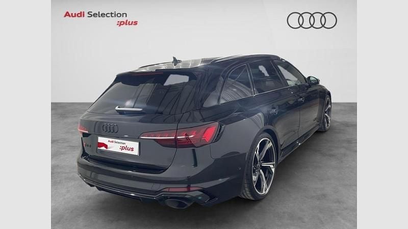 Usado Audi RS4 450 CV (330 kW) 2023 Negro mitos (metalizado) Familiar