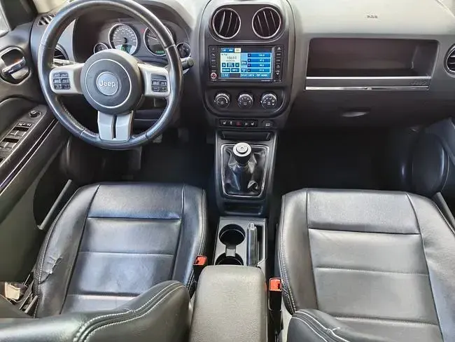 Usado Jeep Compass Sport 136 CV (100 kW) 2011 Blanco SUV