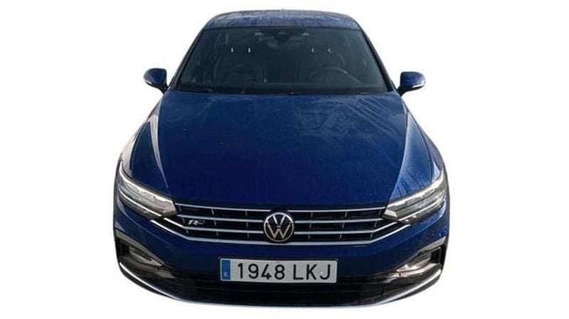 Azul Usado 2020 VW Passat R-line Berlina | 19.452 € (Buen precio) - Imagen 1/4