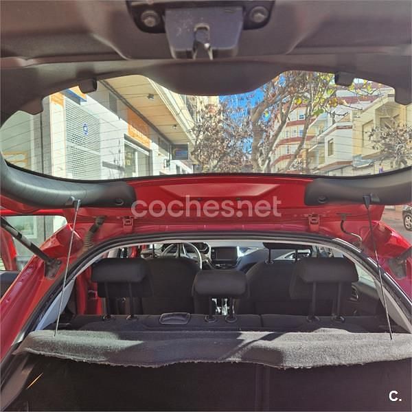 Usado Peugeot 208 Active 82 CV (60 kW) 2014 Rojo Utilitario