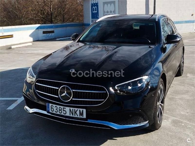 Usado Mercedes E300 320 CV (235 kW) 2022 Negro Familiar