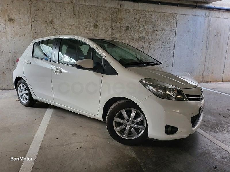 Usado Toyota Yaris Active 90 CV (66 kW) 2013 Blanco Utilitario
