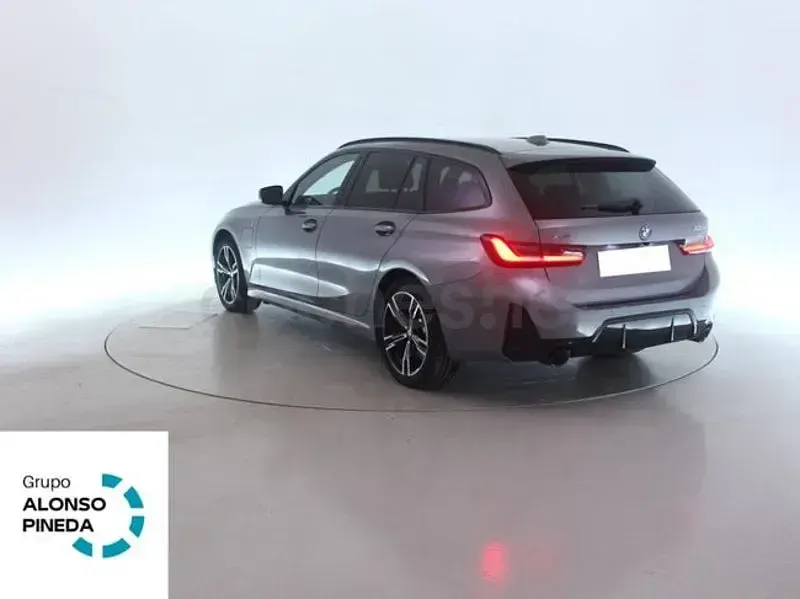 Käytetty BMW 330e Comfort Edition 292 HP (214 kW) 2025 Harmaa Farmari