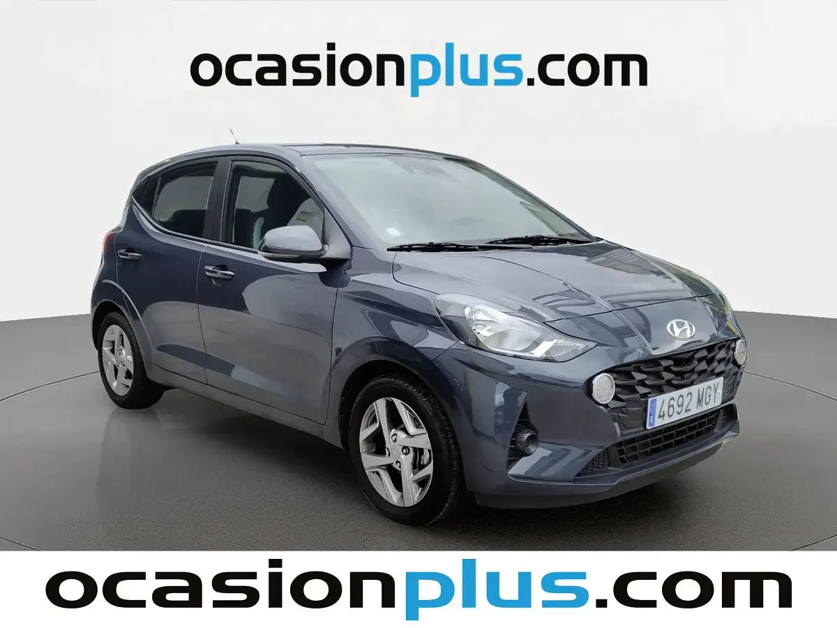 Usado Hyundai i10 67 CV (49 kW) 2023 Gris Utilitario